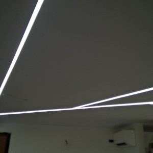 realizzazione-controsoffitto-castellanza-linee-di-luce-led